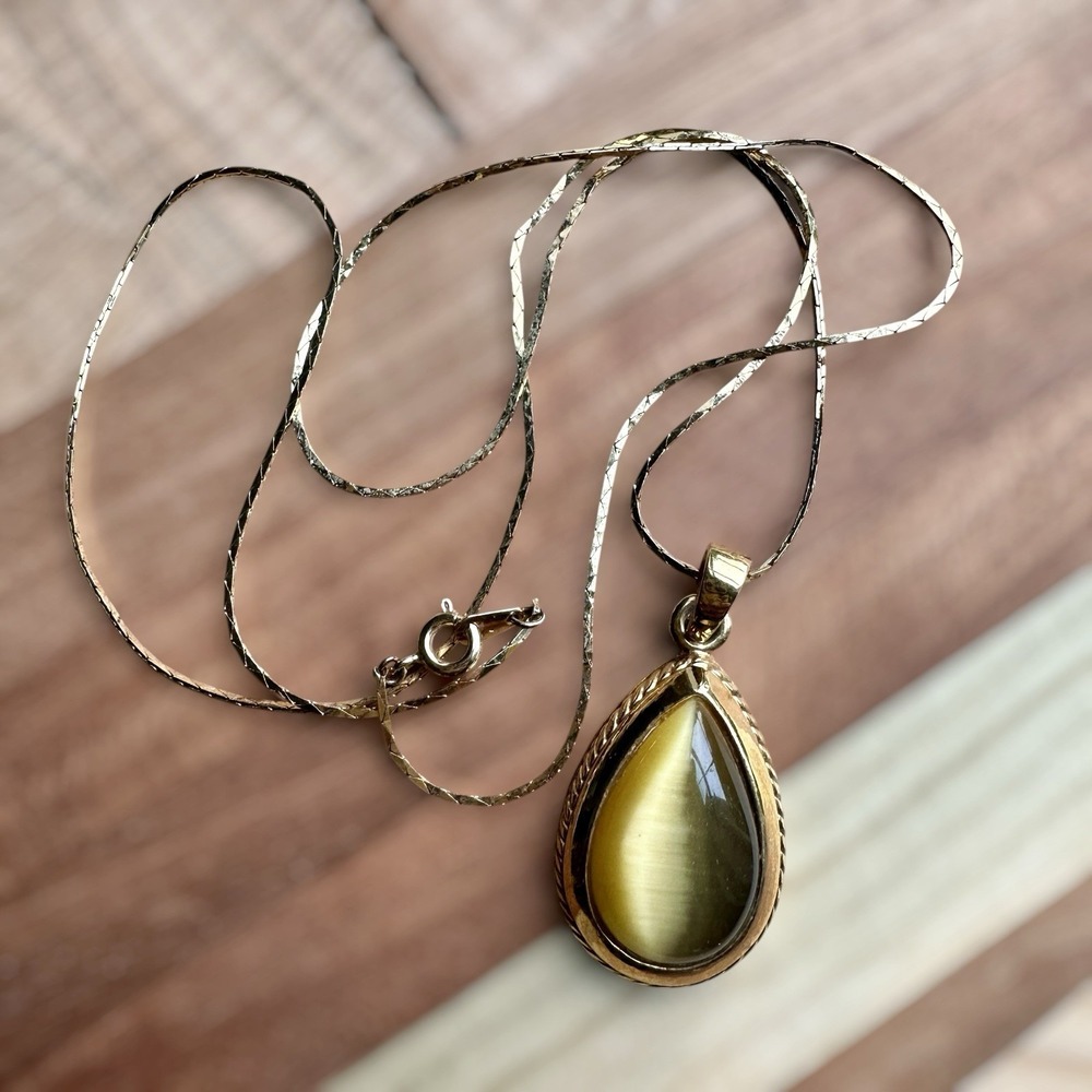 Vintage Roman Pendant Necklace 24 Inch Yellow Cats Eye Teardrop Gold Signed